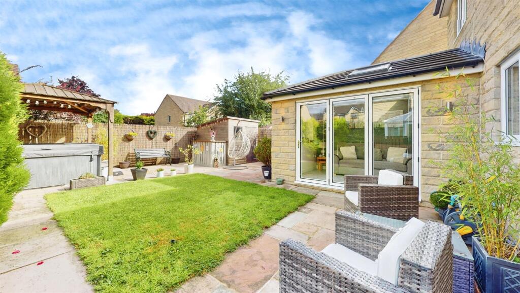 ee5fc5d7-23-Highcliffe-Court-07212025_124744.jpg