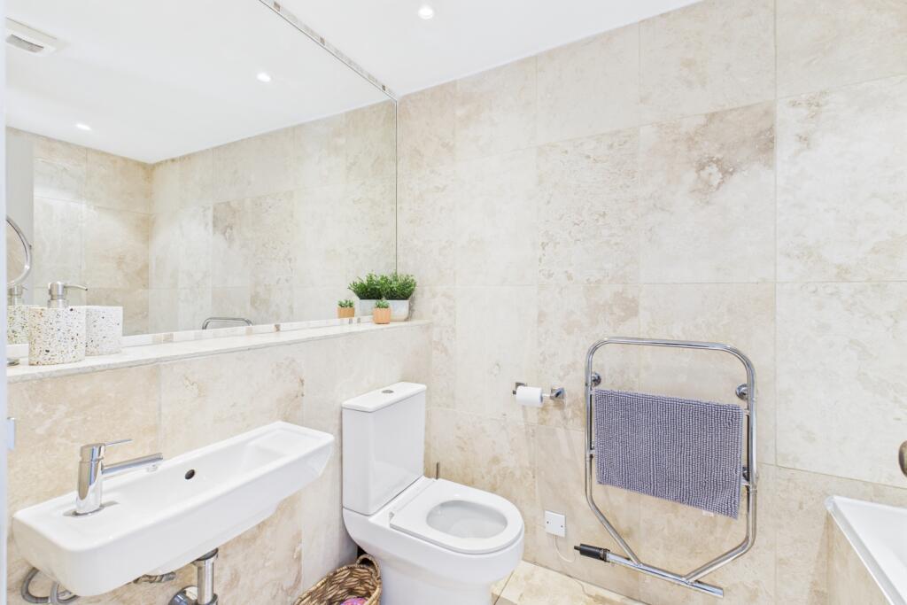 CAM03162G0-PR0282-STILL011