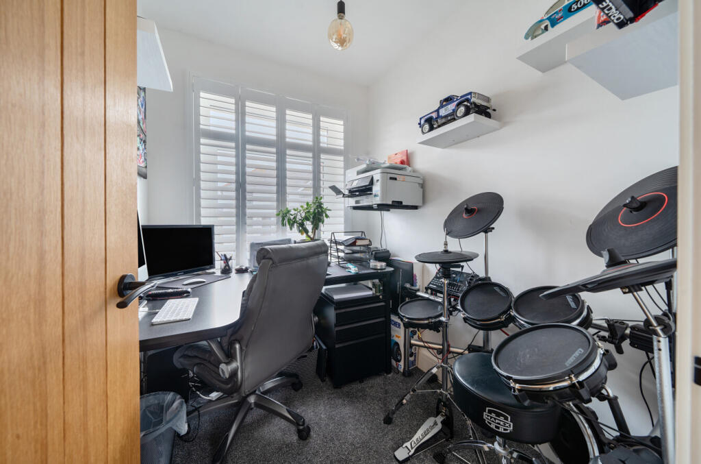 1310052-10-684af4...