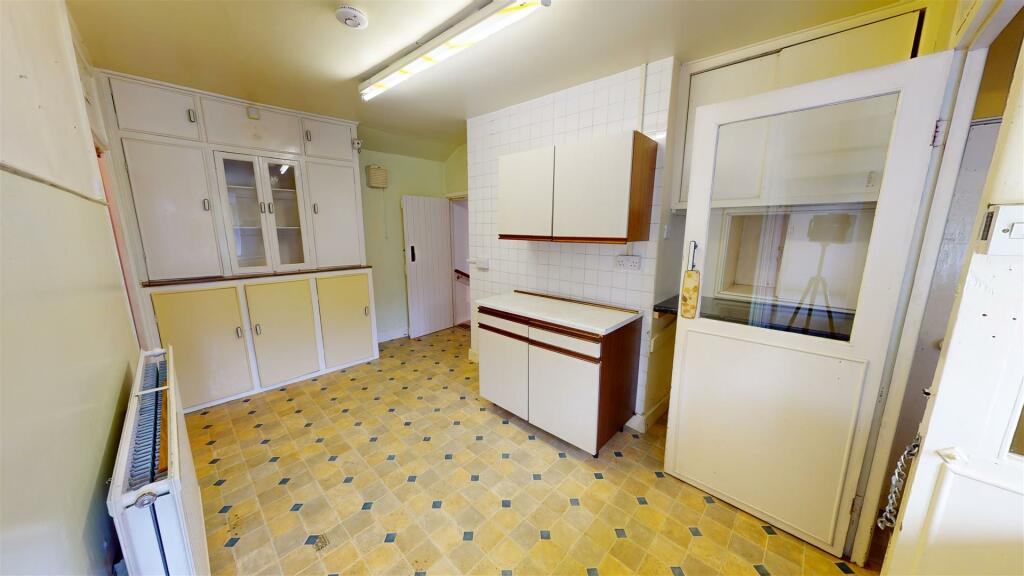 Kitchenette/Utility Room