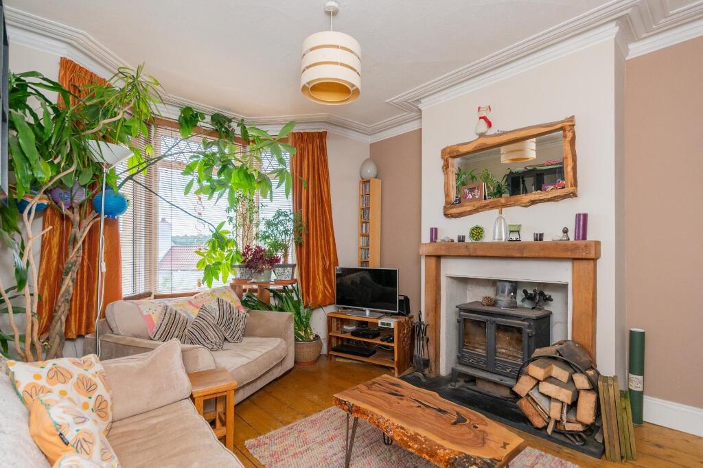 8D6RWH - Living Room C.jpg