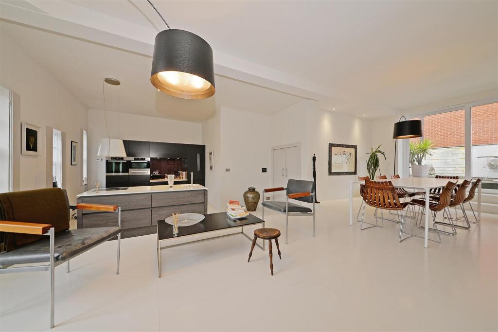 Apt 1 3-4 James Street - kitliv9.jpg