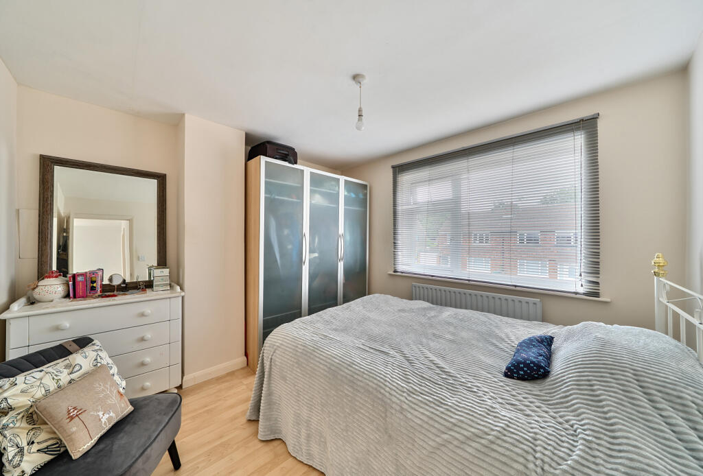 1315389-6-685a890...