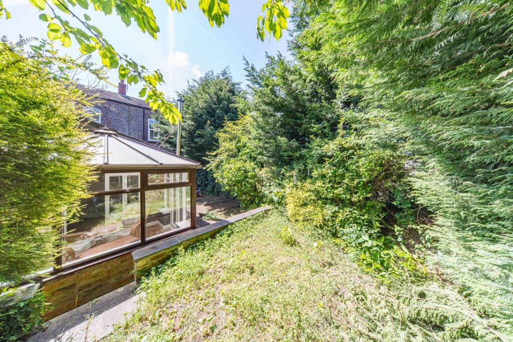 Flat 8 Derby Street garden 1.jpg