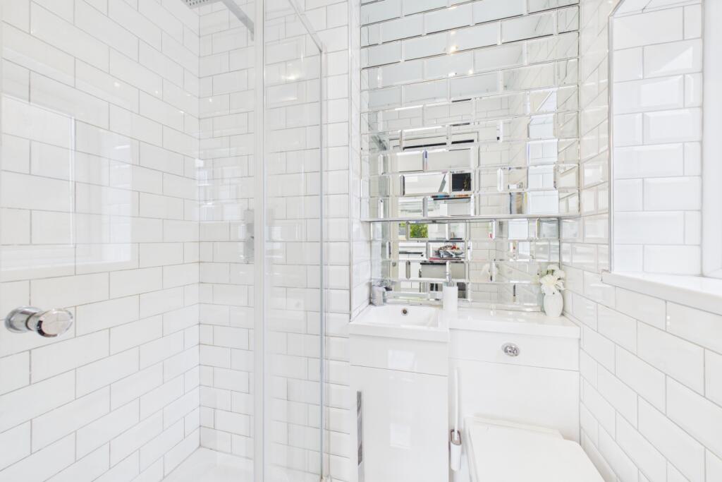 CAM03162G0-PR0357-STILL022