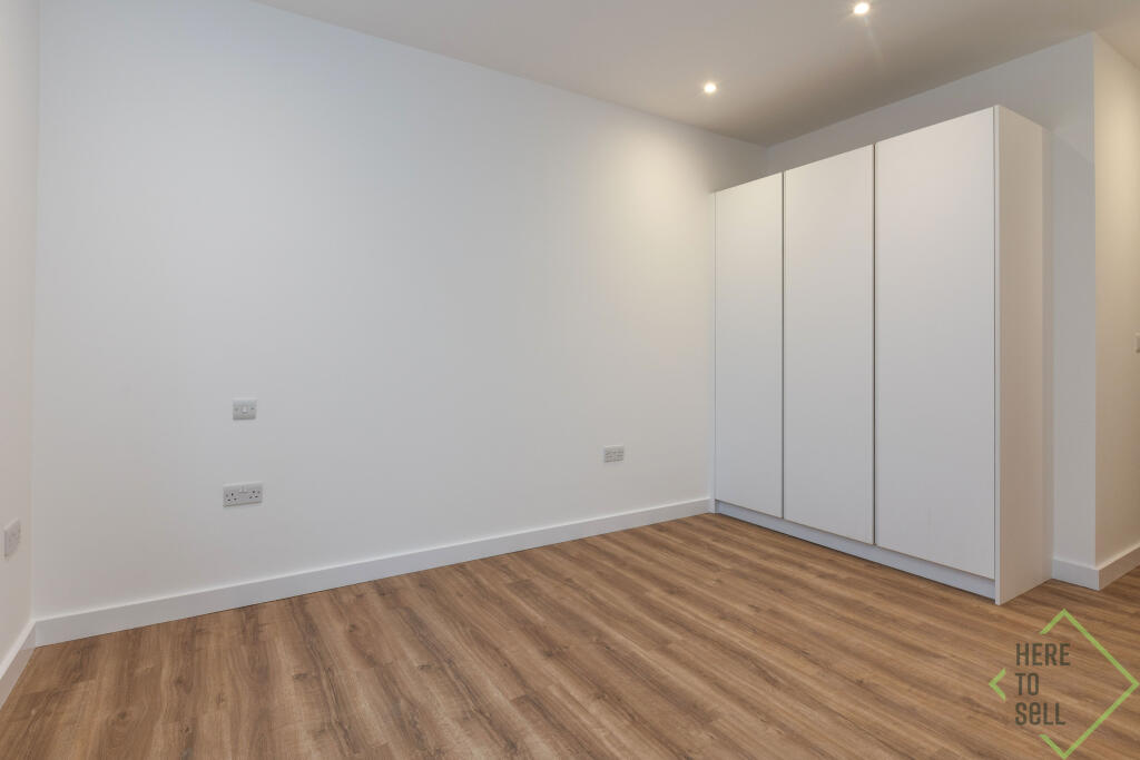 369 Green Lanes, London, N13 4JH-67