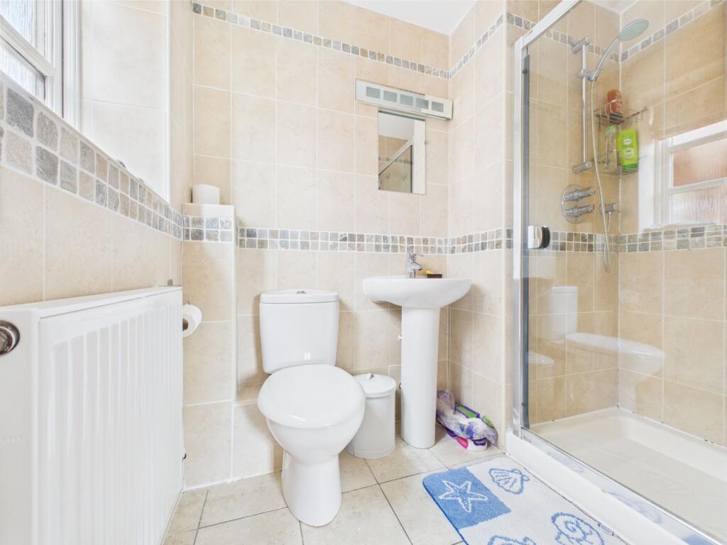 20. CAM04922G0-PR0024-STILL020