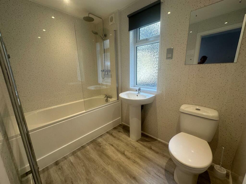Bathroom1.jpg