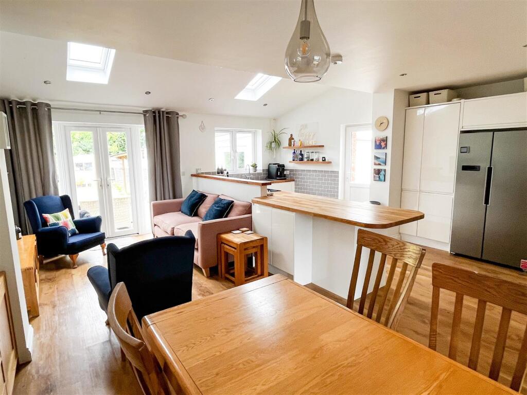 KITCHEN/DINING/ FAMILY ROOM