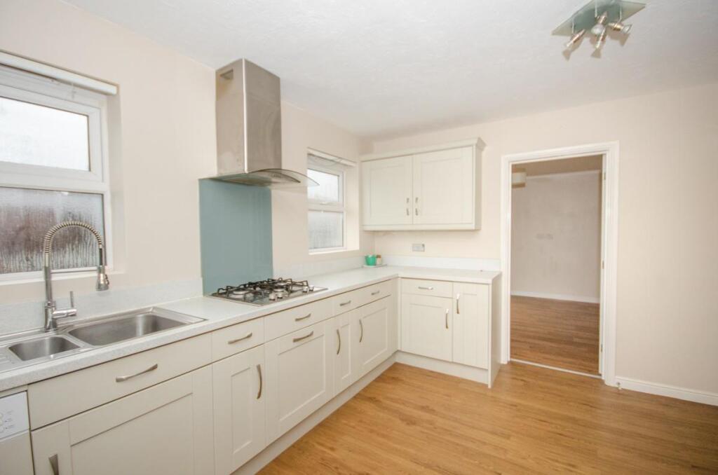 Kitchen pic 2.jpg