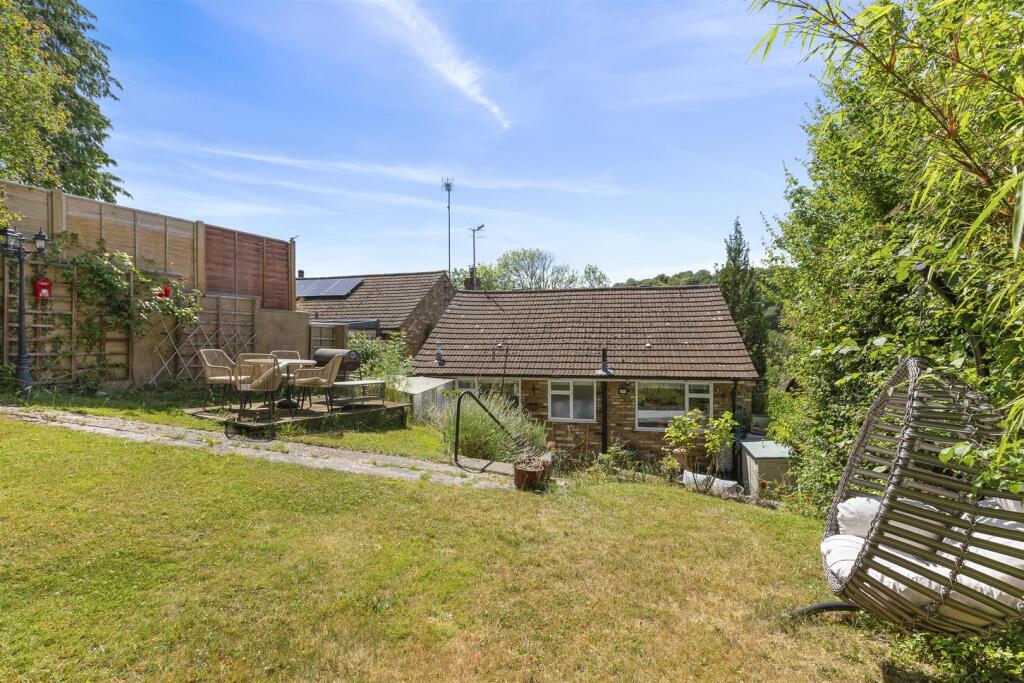 9 Warwick Avenue, HP12 4NG-9.jpg