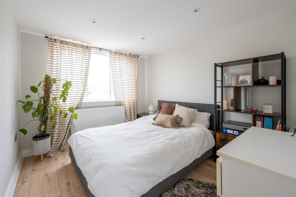 Halley Road E7
