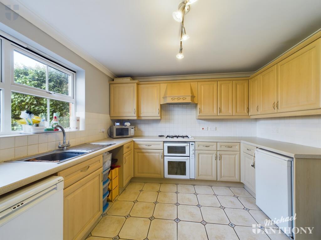 CAM03218G0-PR0516-STILL010