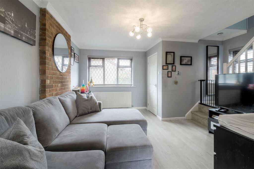 Medway Drive living2