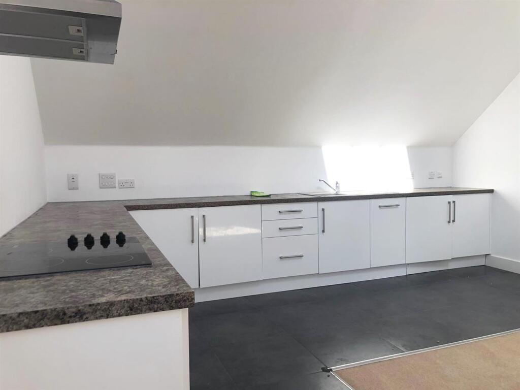 Kitchen2.jpg