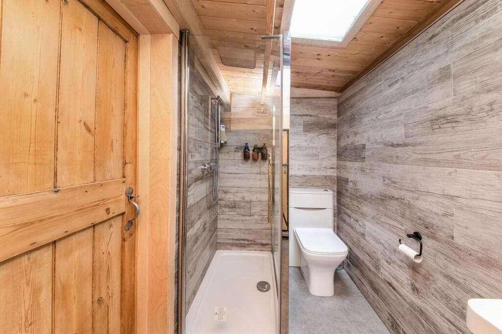 Log Cabin shower room