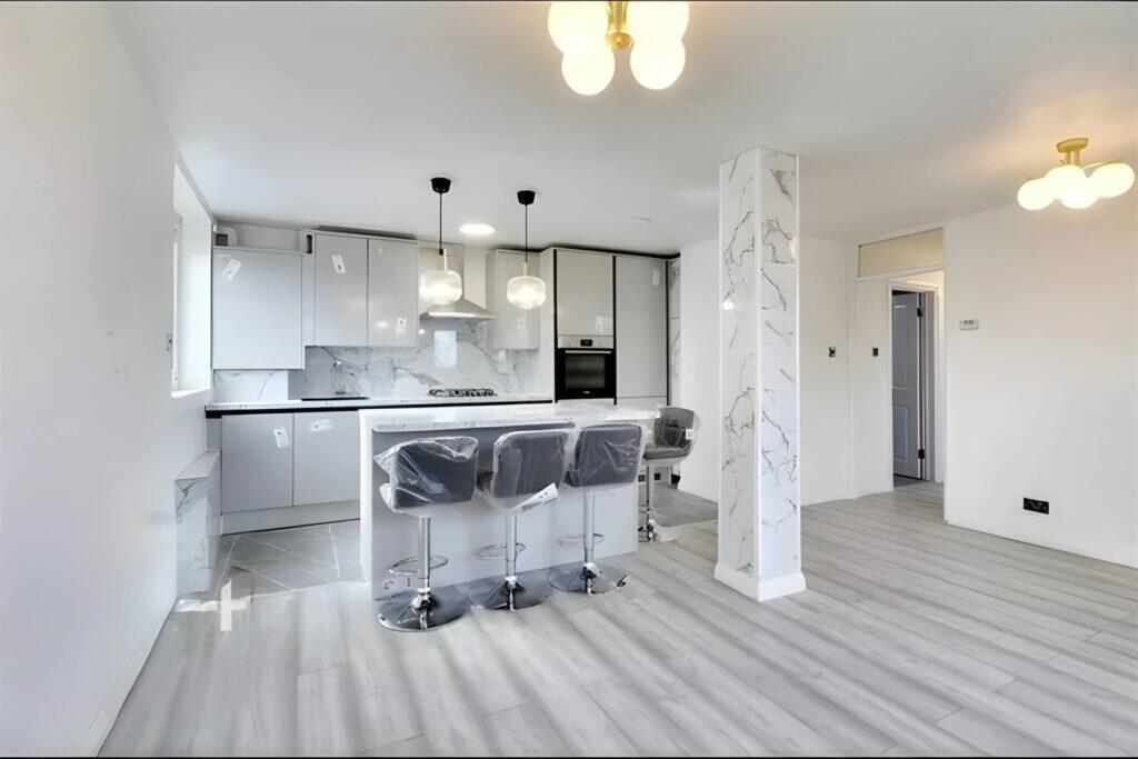 Bewley Court - Lounge and Kitchen