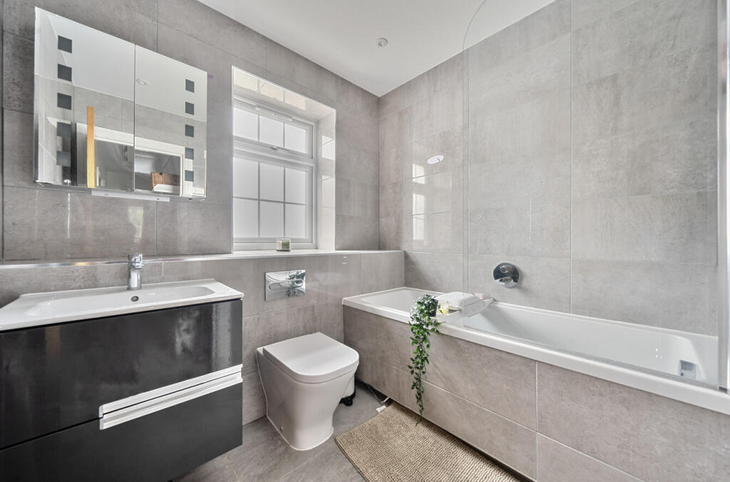 1298394-18-685d12...