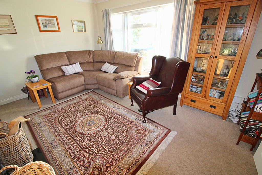front lounge 2