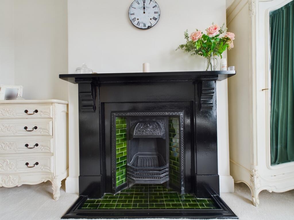 CAM02195G0-PR0064-STILL029