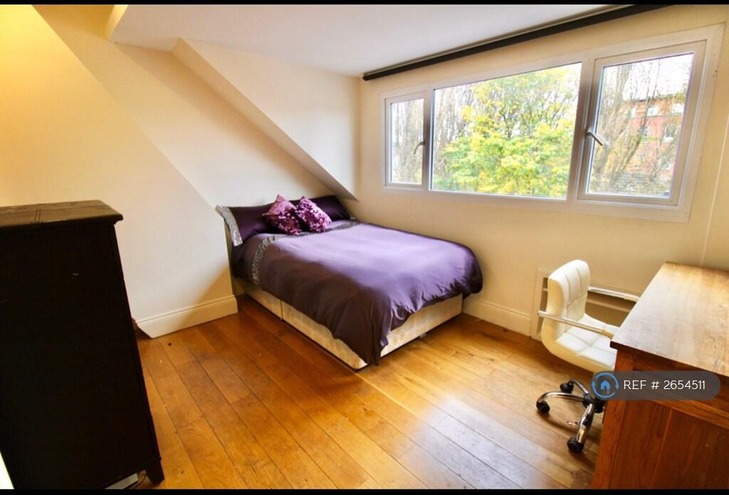 Huge Ensuite Bedroom With Huge Smart