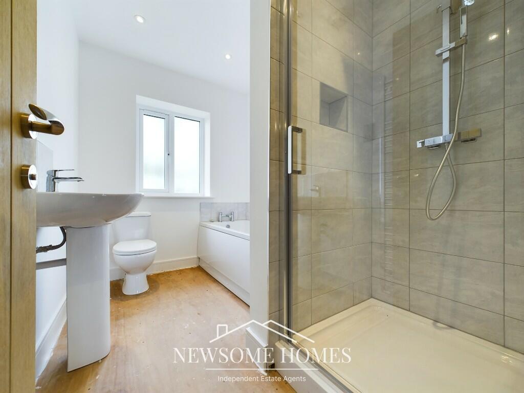 Bath/ Shower Room