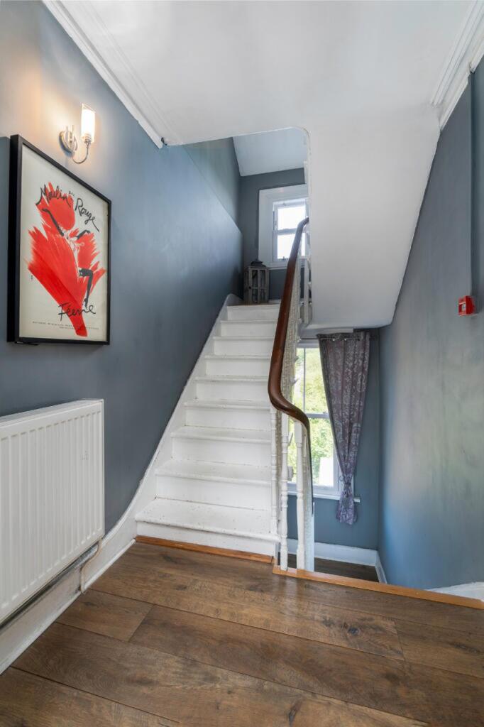 Hallway For Sale 2 Bedroom Flat Annerley Hill SE19 922 Sq ft www.steele.london
