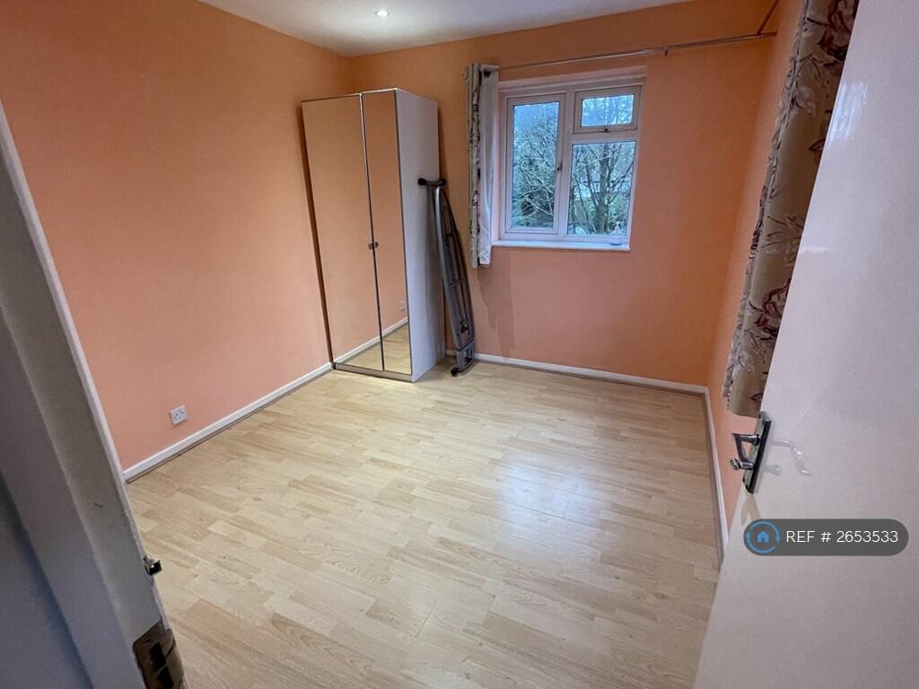 Bedroom 2, Wardrobe, Ensuite, Roadview