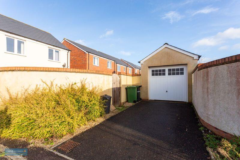 Garage/Driveway
