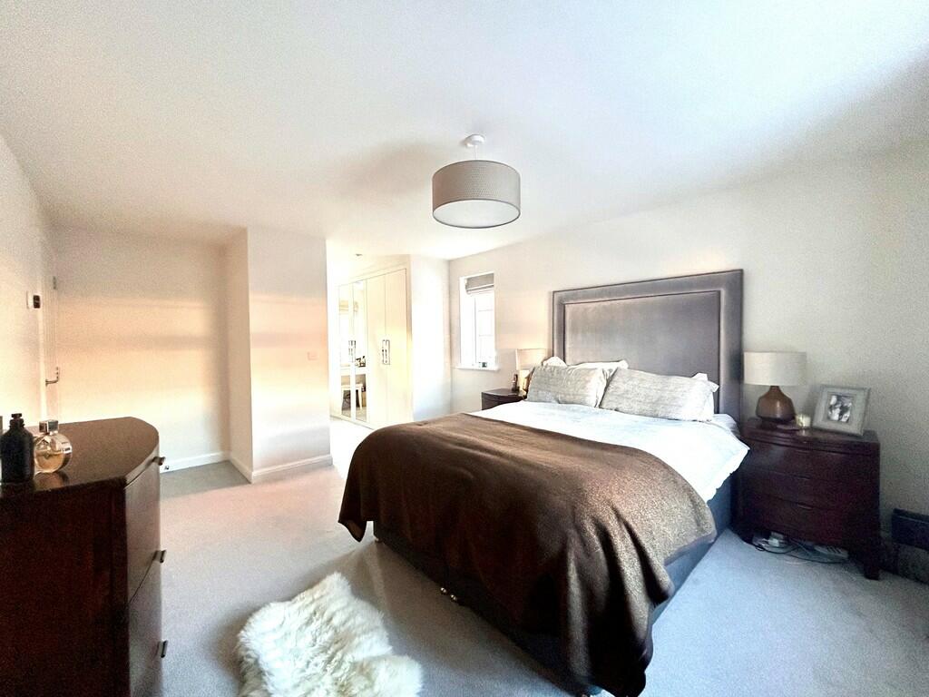 39 neptune bedroo...