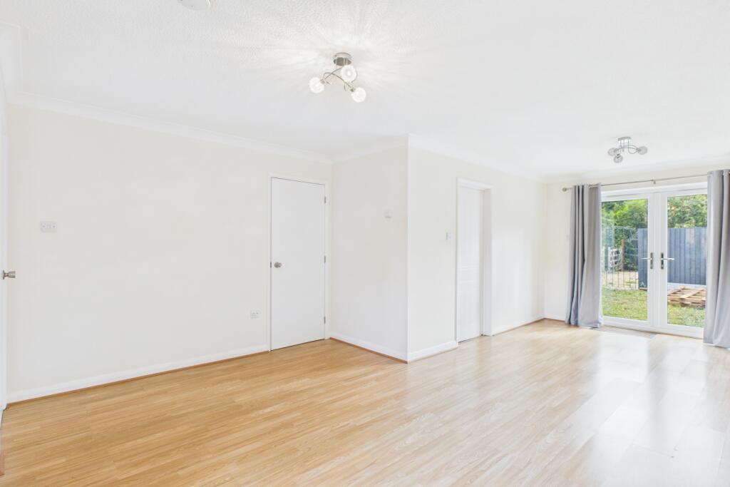 CAM04671G0-PR0081-STILL003