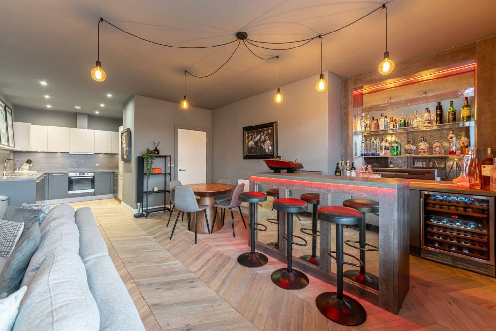 39 Royal House, Princes Gate - by Frame Studio 046