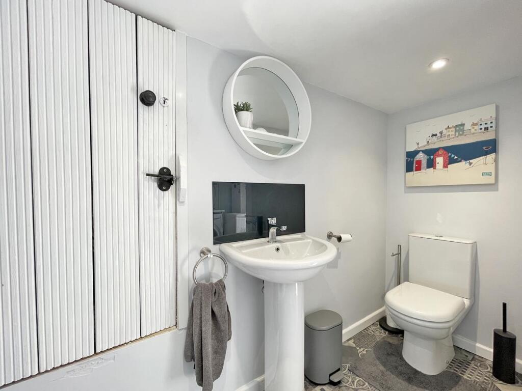 Ashford Crescent 10 - Utility 2.jpg