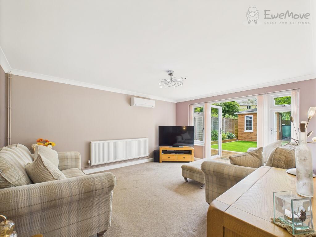 CAM03640G0-PR0048-STILL020