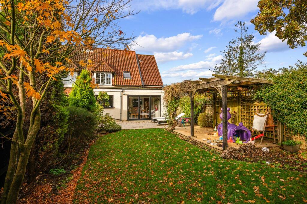 HOWARD CLOSE, 1 - (13).jpg