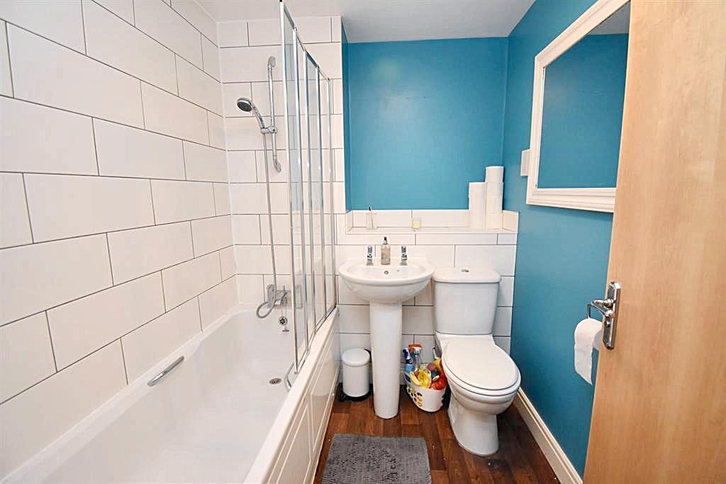 common-bathroom.jpeg