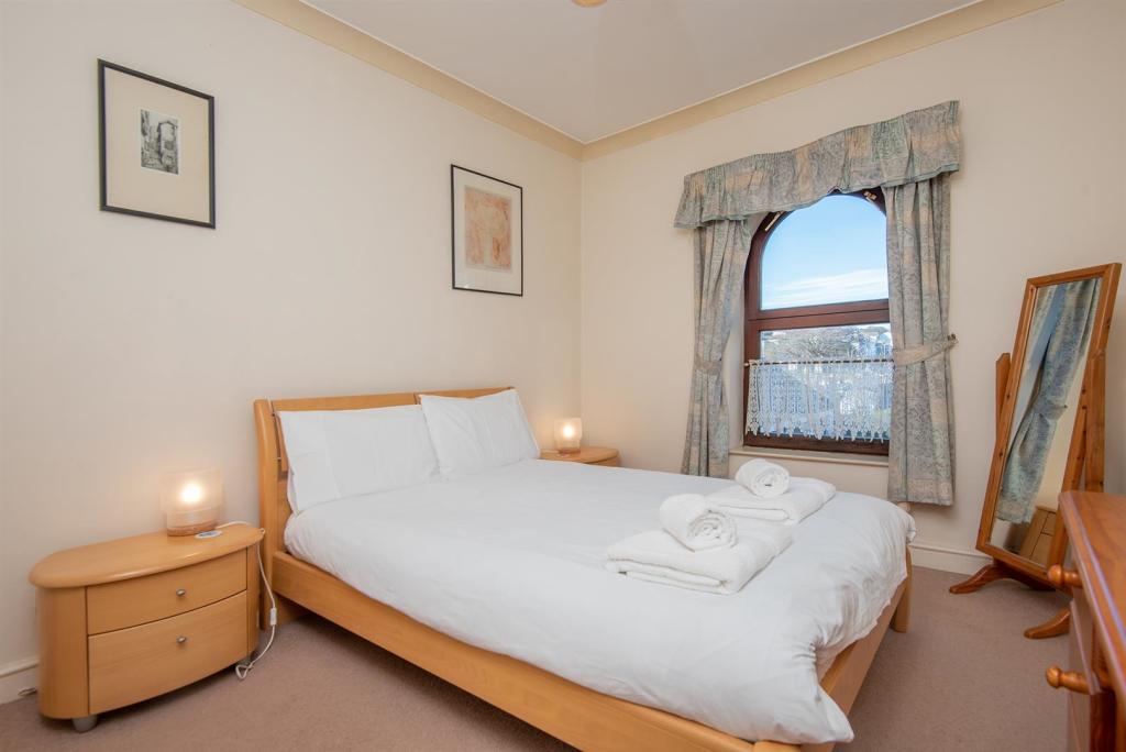 Bed 1.jpg