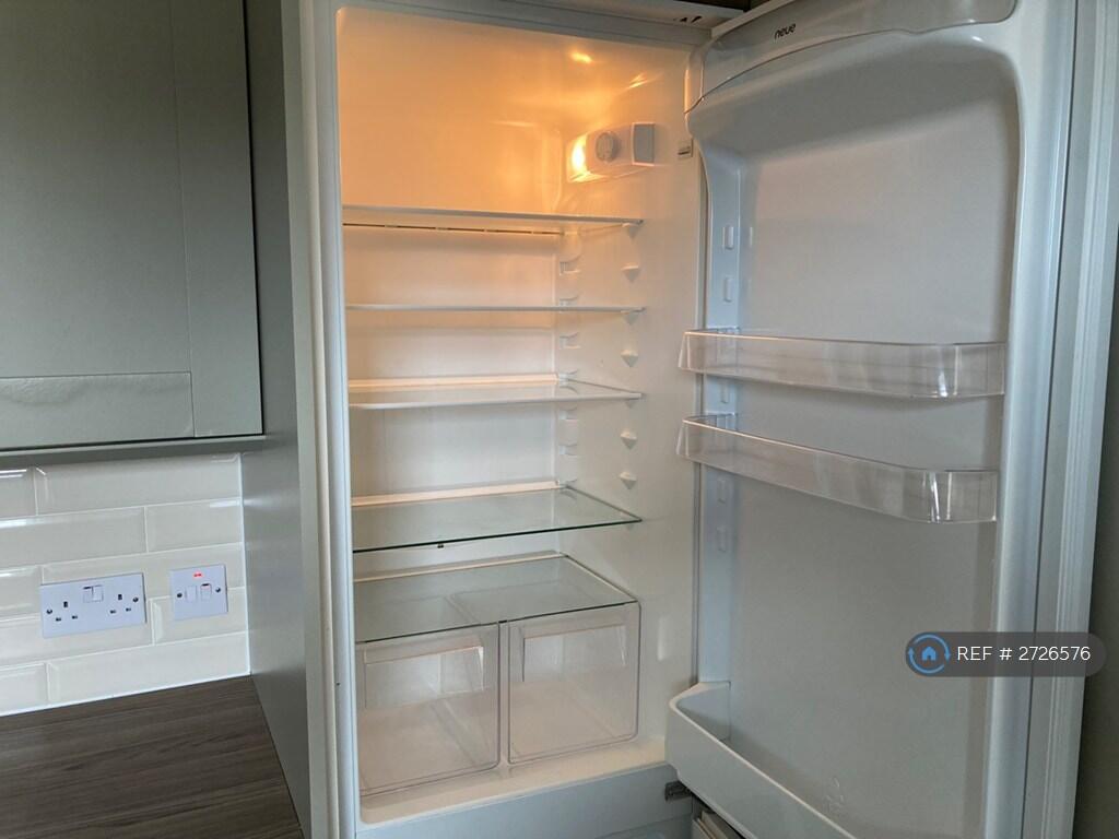 Kitchen - Large Clean Integrated Fridge 