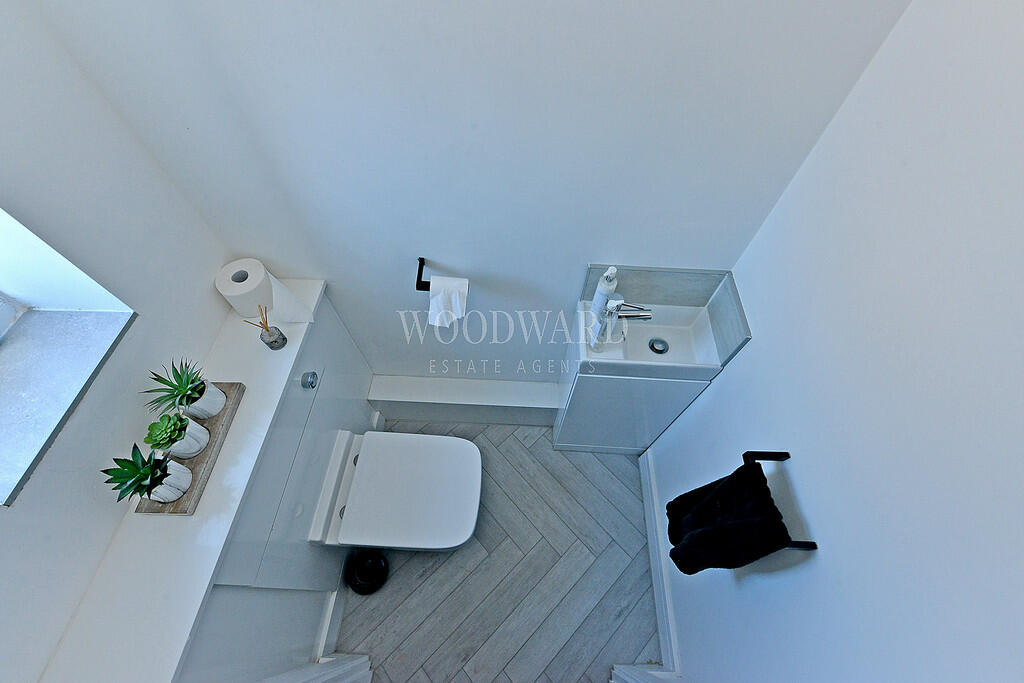 Cloakroom/WC