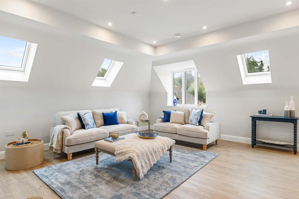 7 McLaren Court, 1 Cobham Road, KT22  9AU-21.jpg