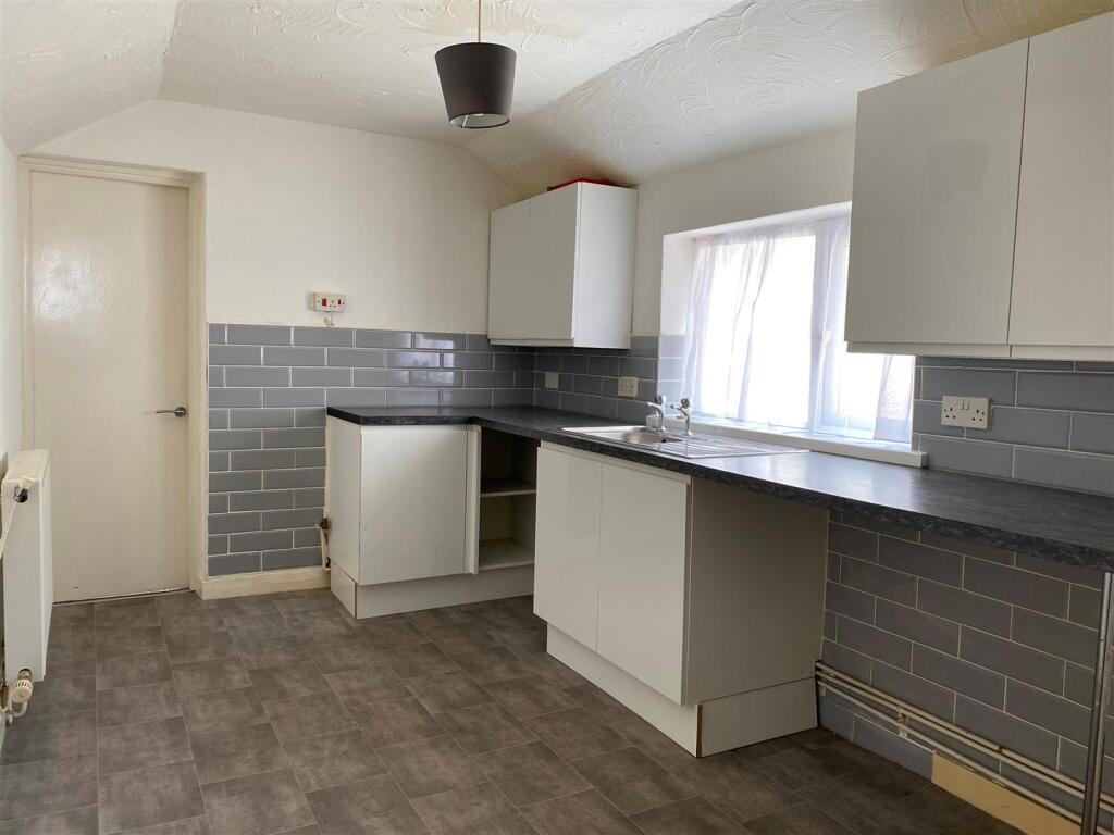 6 Newlands Street - kitchen.jpg
