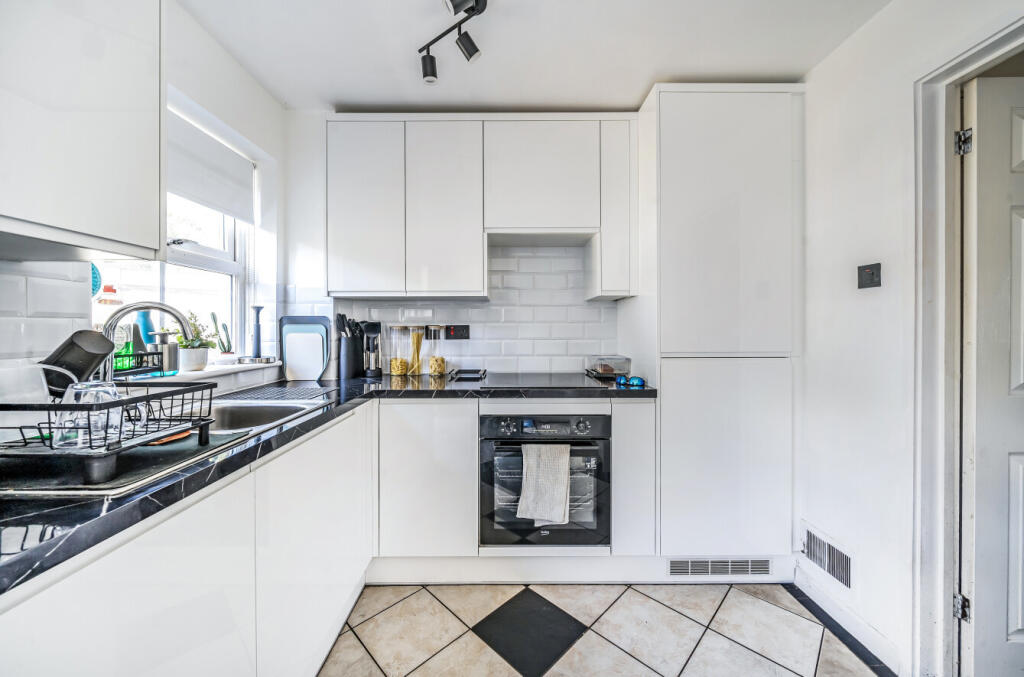 1347599-9-68b5b2b...