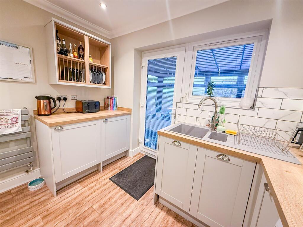 ALTERNATE VIEW OF KITCHEN
