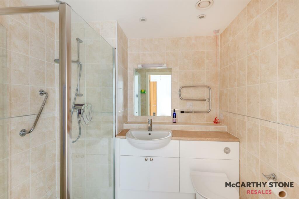 8599174-interior10.JPG