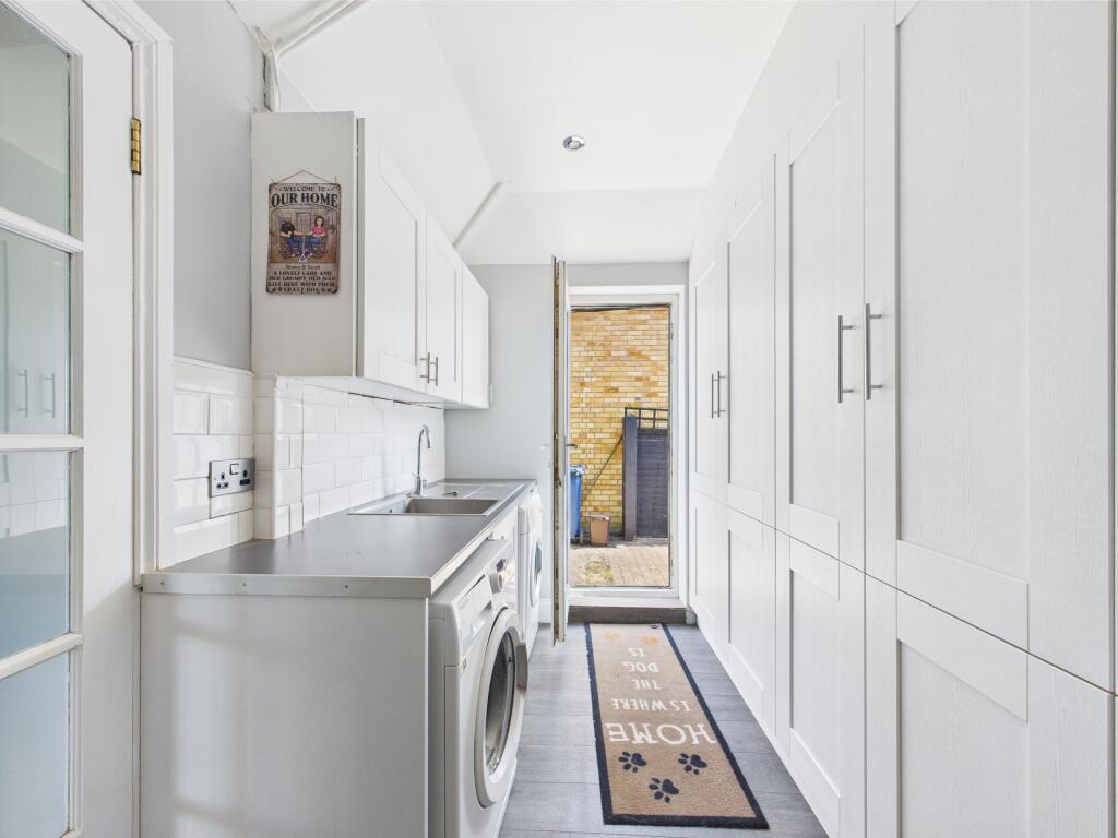 CAM01354G0-PR0520-STILL014