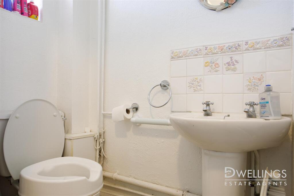 DWELEST- 7 Lordswell Road, Shobnall, DE14 2TA - 02