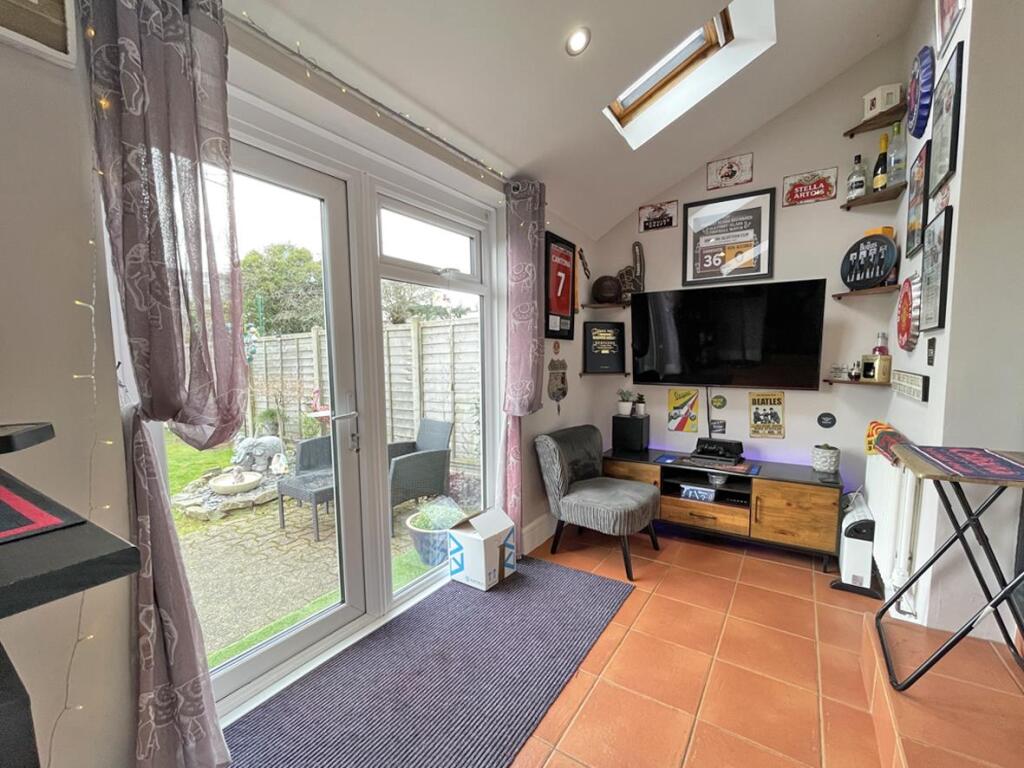 Cross Park Road 23 - Sun Room 2.jpg