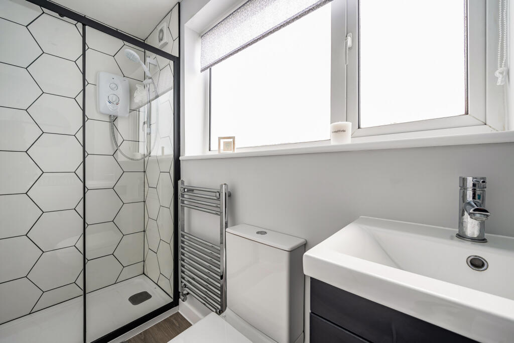 Wc &amp; Shower Room