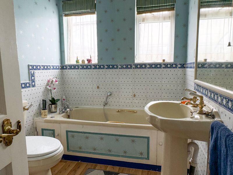 En-Suite Bathroom