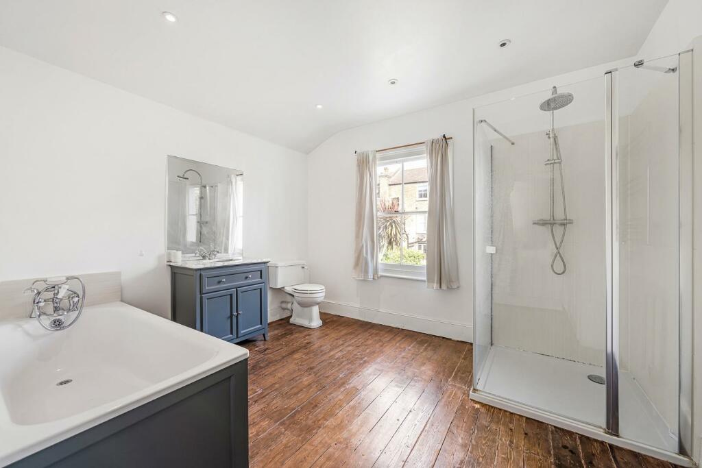 Bathroom (1).JPG